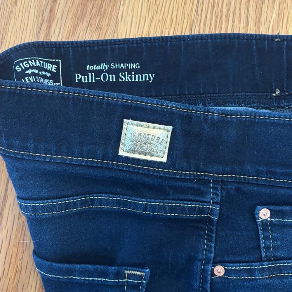 NWOT LEVI’S 10S Totally Shaping Pull On Skinny Jeans Dark Blue - Picture 6 of 8
